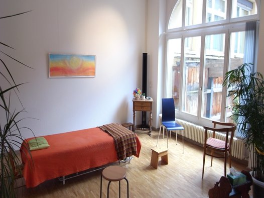 Raum mit Behandlungsliege